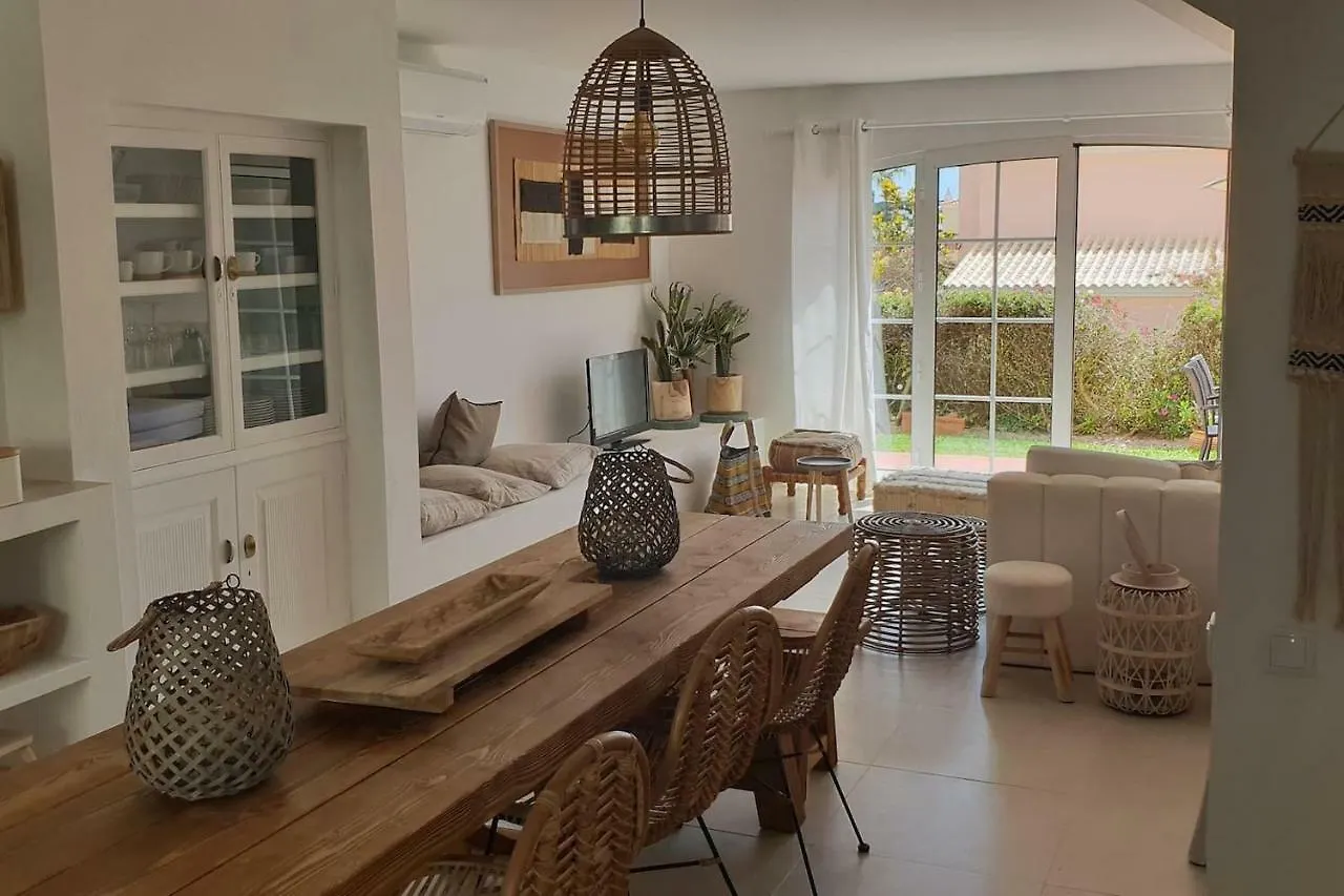 Old Village Design 3 Bedroom Townhouse의 연락처