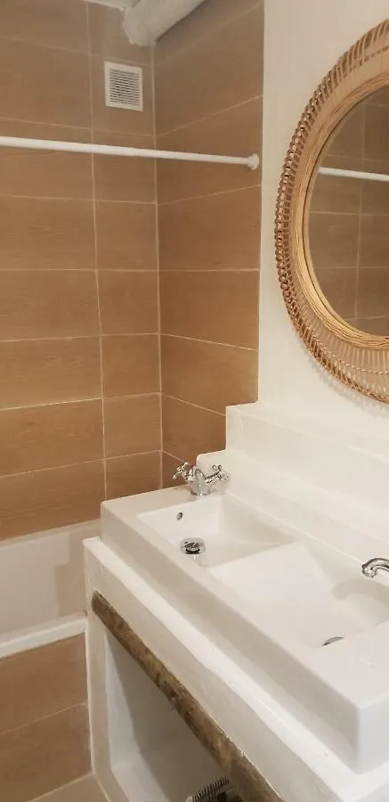 Old Village Design 3 Bedroom Townhouse 빌라모라